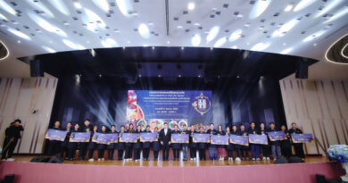 สำนักงานกองทุนหมู่บ้านและชุมชนเมืองแห่งชาติ มอบรางวัล “โครงการสร้างอาชีพและต่อยอดภูมิปัญญาวัฒนธรรมอาหารพื้นถิ่น กองทุนหมู่บ้านและชุมชนเมือง 13 สาขา”