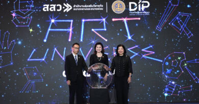 พาณิชย์ เปิดงาน “ART UNIVERSE”ชู “ลิขสิทธิ์” ขับเคลื่อนเศรษฐกิจสร้างสรรค์ ยกระดับศิลปินไทยสู่สากลตั้งเป้าสร้างเม็ดเงินสะพัดไม่ต่ำกว่า 70 ล้านบาท